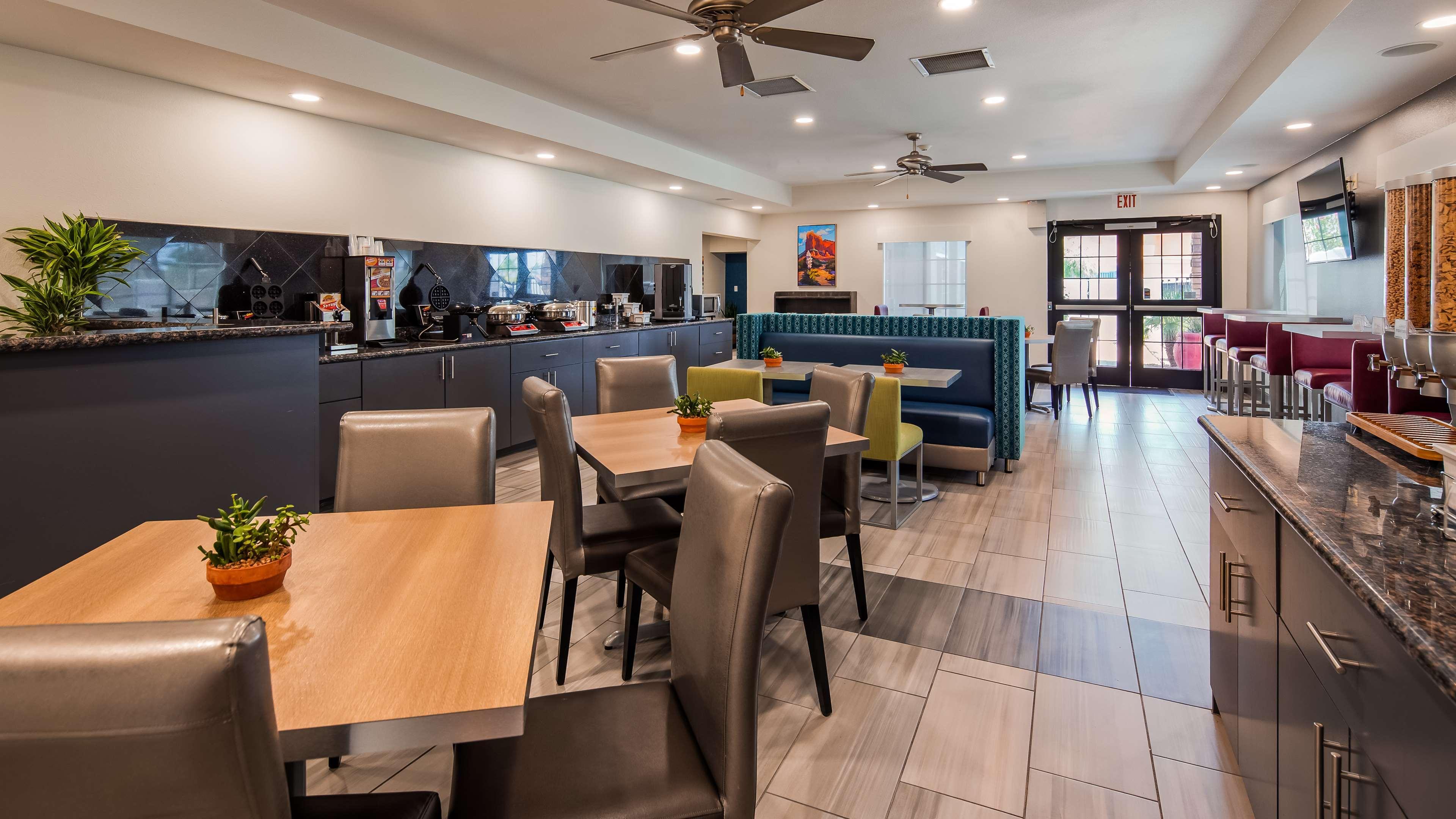 La Quinta Inn & Suites By Wyndham Tulsa Downtown - Route 66 Экстерьер фото