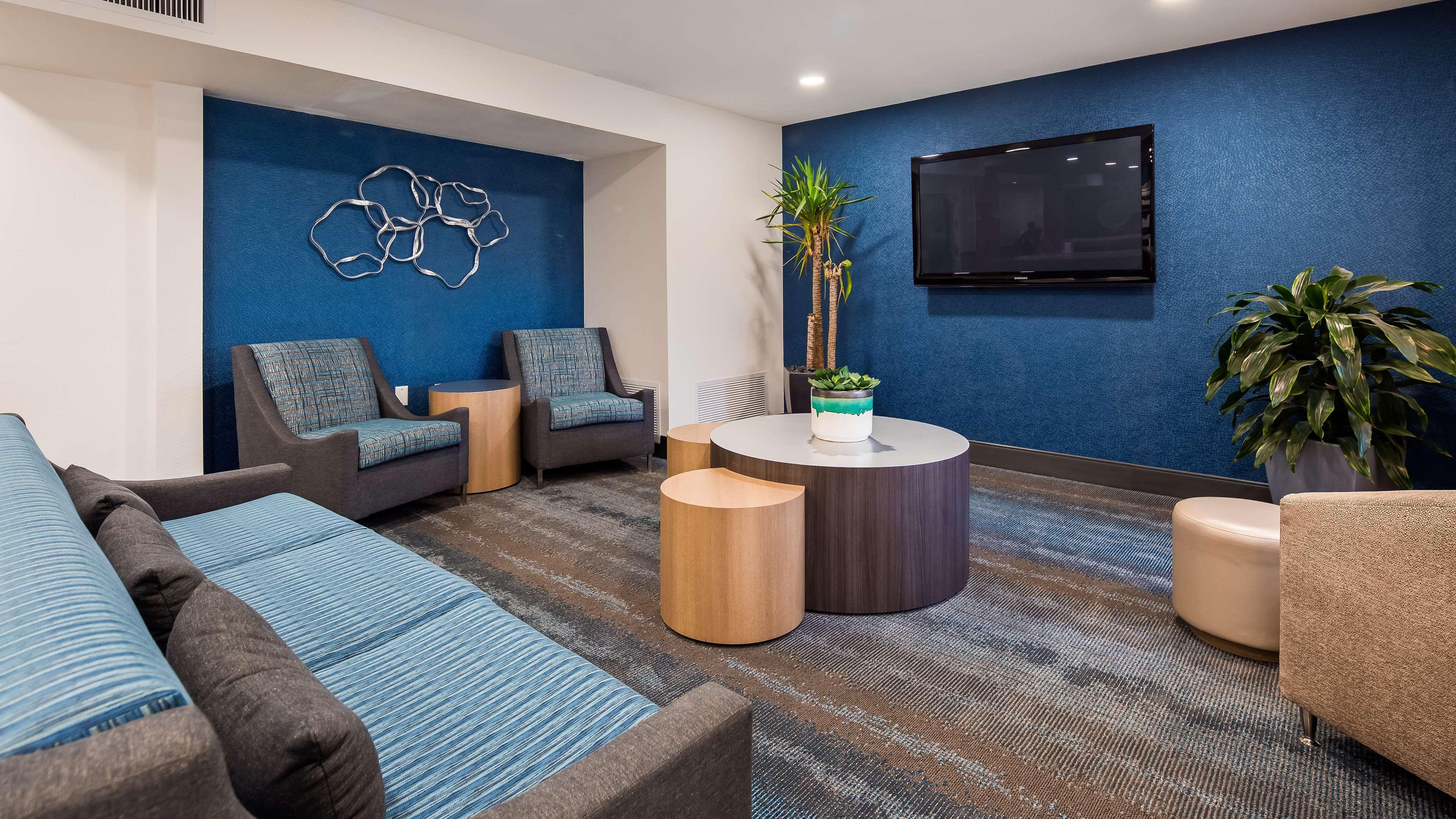 La Quinta Inn & Suites By Wyndham Tulsa Downtown - Route 66 Экстерьер фото