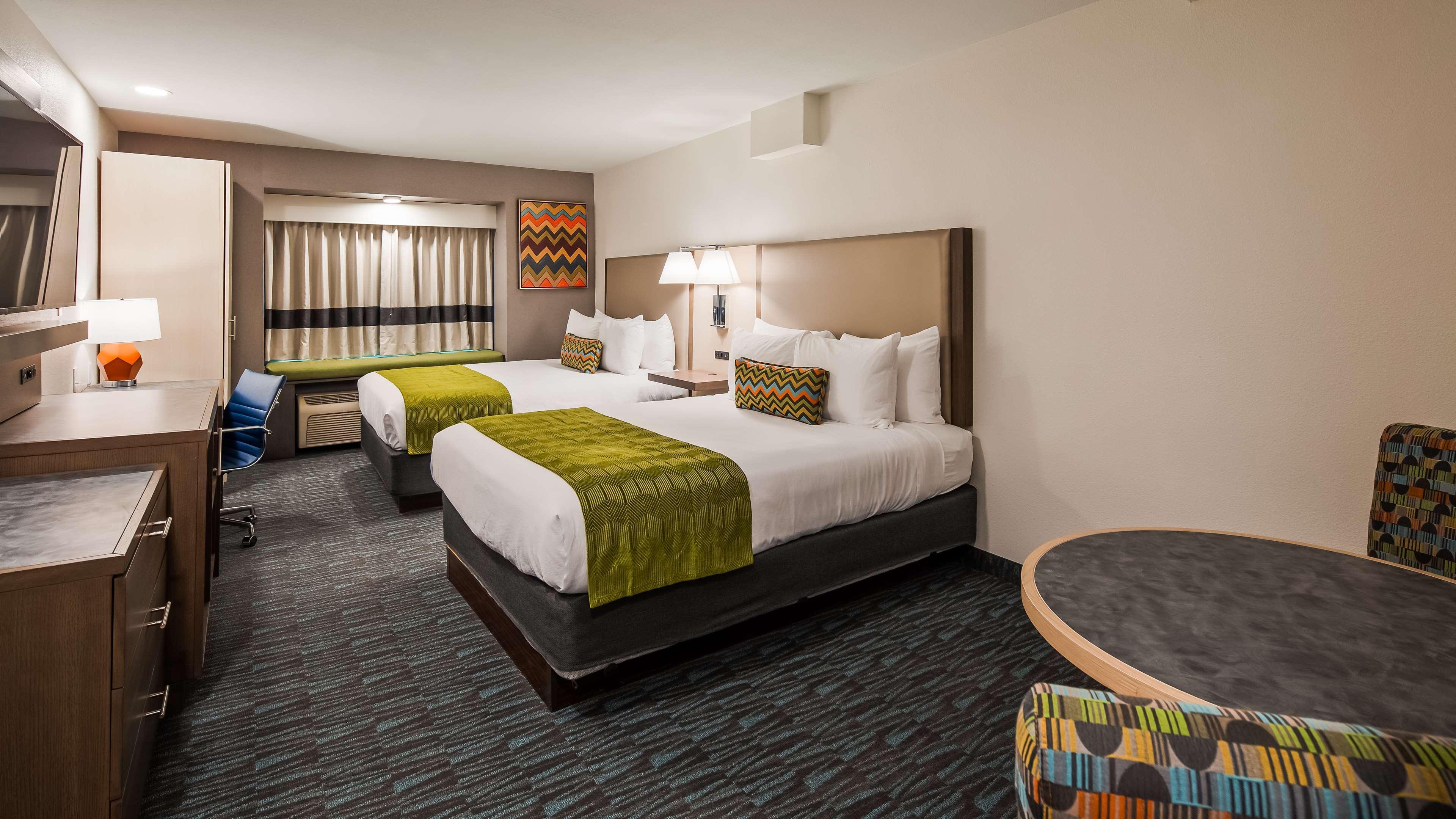 La Quinta Inn & Suites By Wyndham Tulsa Downtown - Route 66 Экстерьер фото