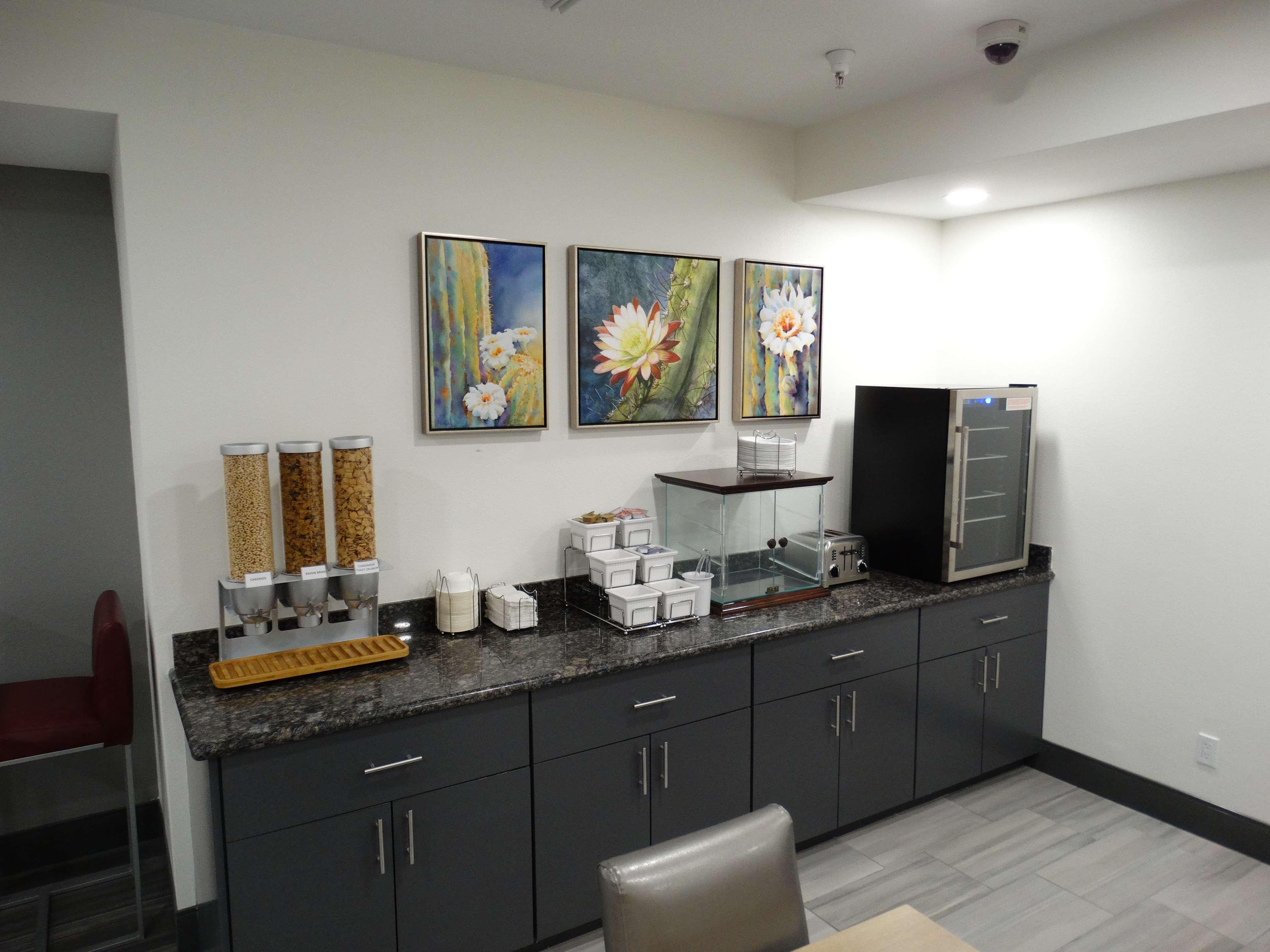 La Quinta Inn & Suites By Wyndham Tulsa Downtown - Route 66 Экстерьер фото