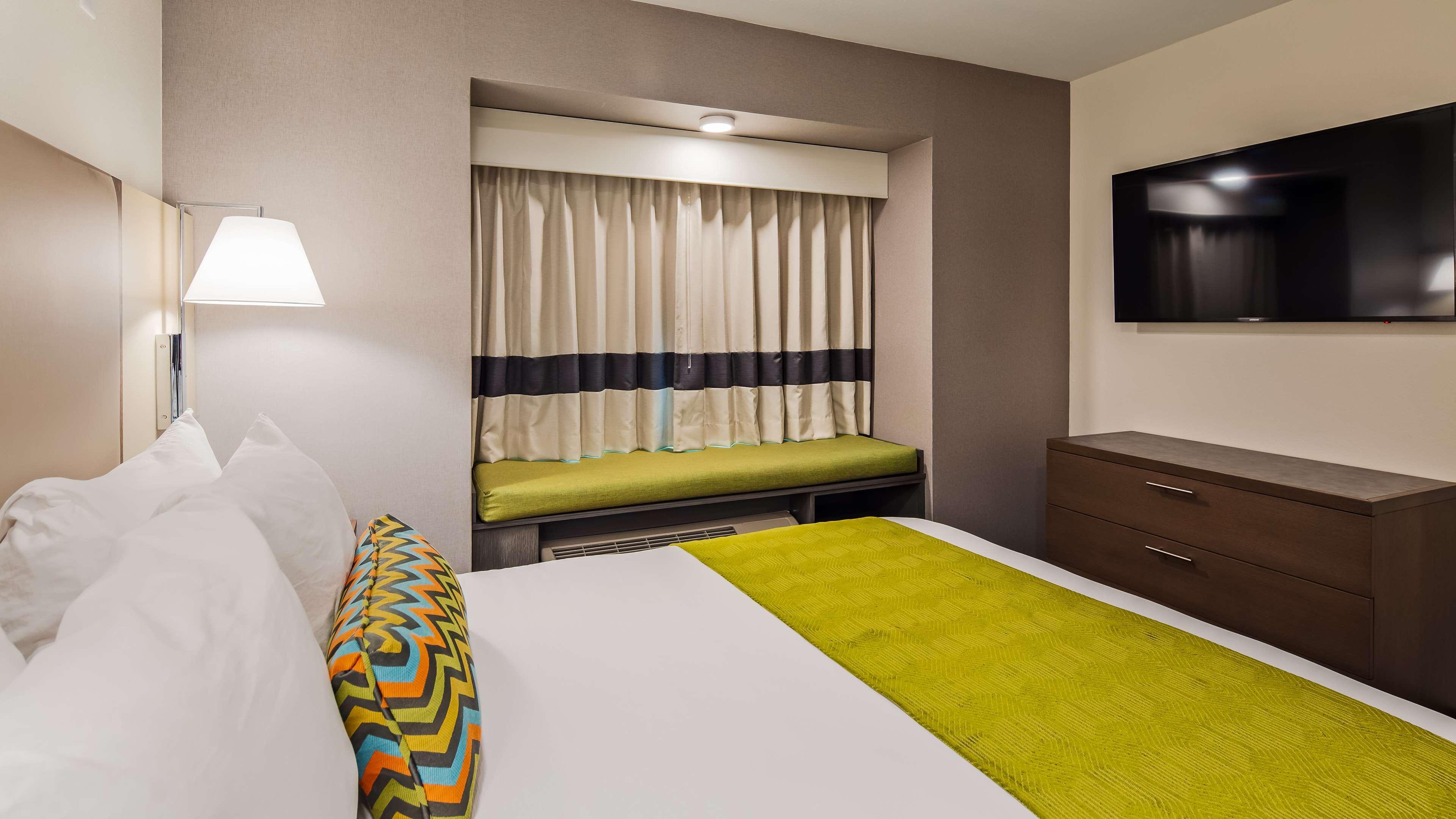 La Quinta Inn & Suites By Wyndham Tulsa Downtown - Route 66 Экстерьер фото