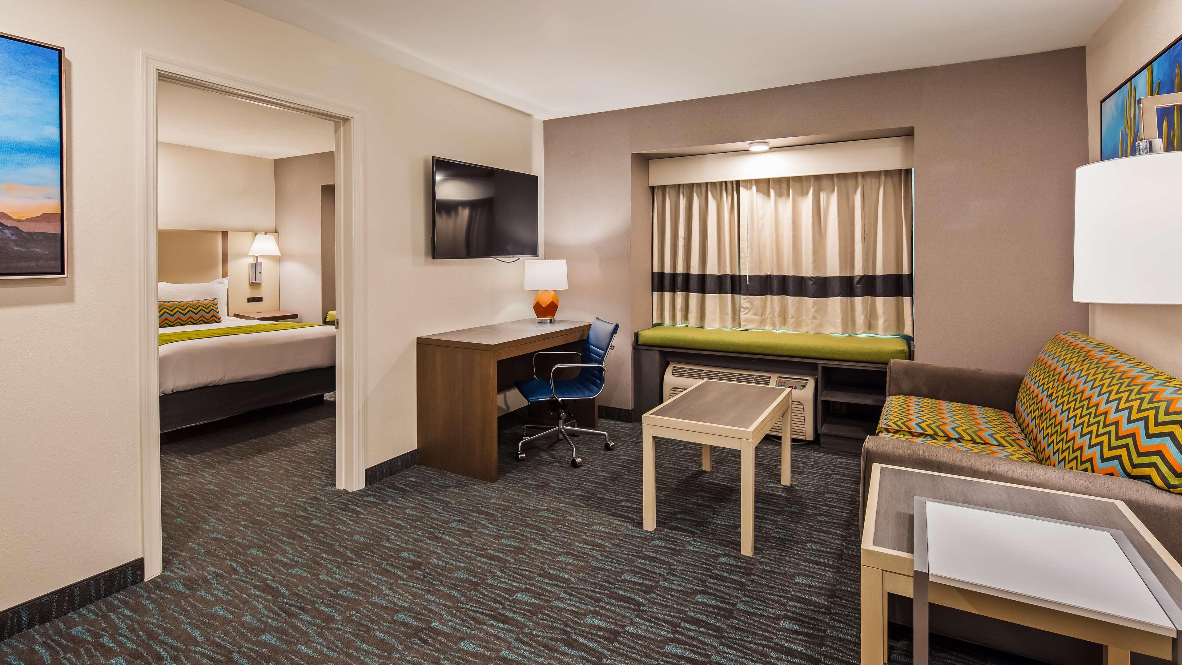 La Quinta Inn & Suites By Wyndham Tulsa Downtown - Route 66 Экстерьер фото