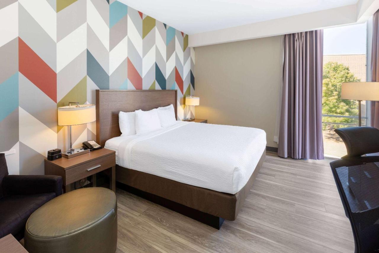 La Quinta Inn & Suites By Wyndham Tulsa Downtown - Route 66 Экстерьер фото