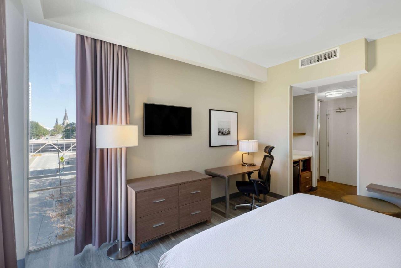 La Quinta Inn & Suites By Wyndham Tulsa Downtown - Route 66 Экстерьер фото