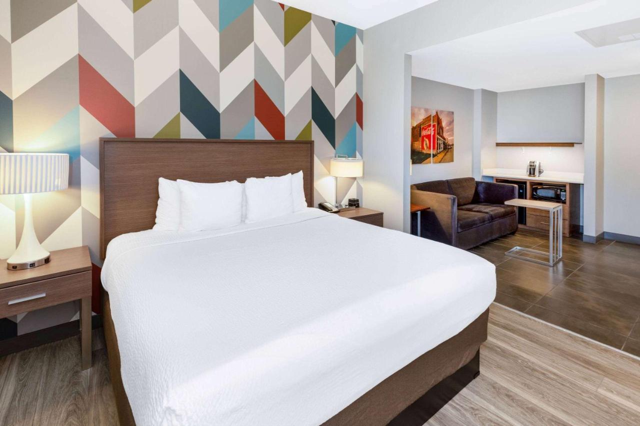 La Quinta Inn & Suites By Wyndham Tulsa Downtown - Route 66 Экстерьер фото