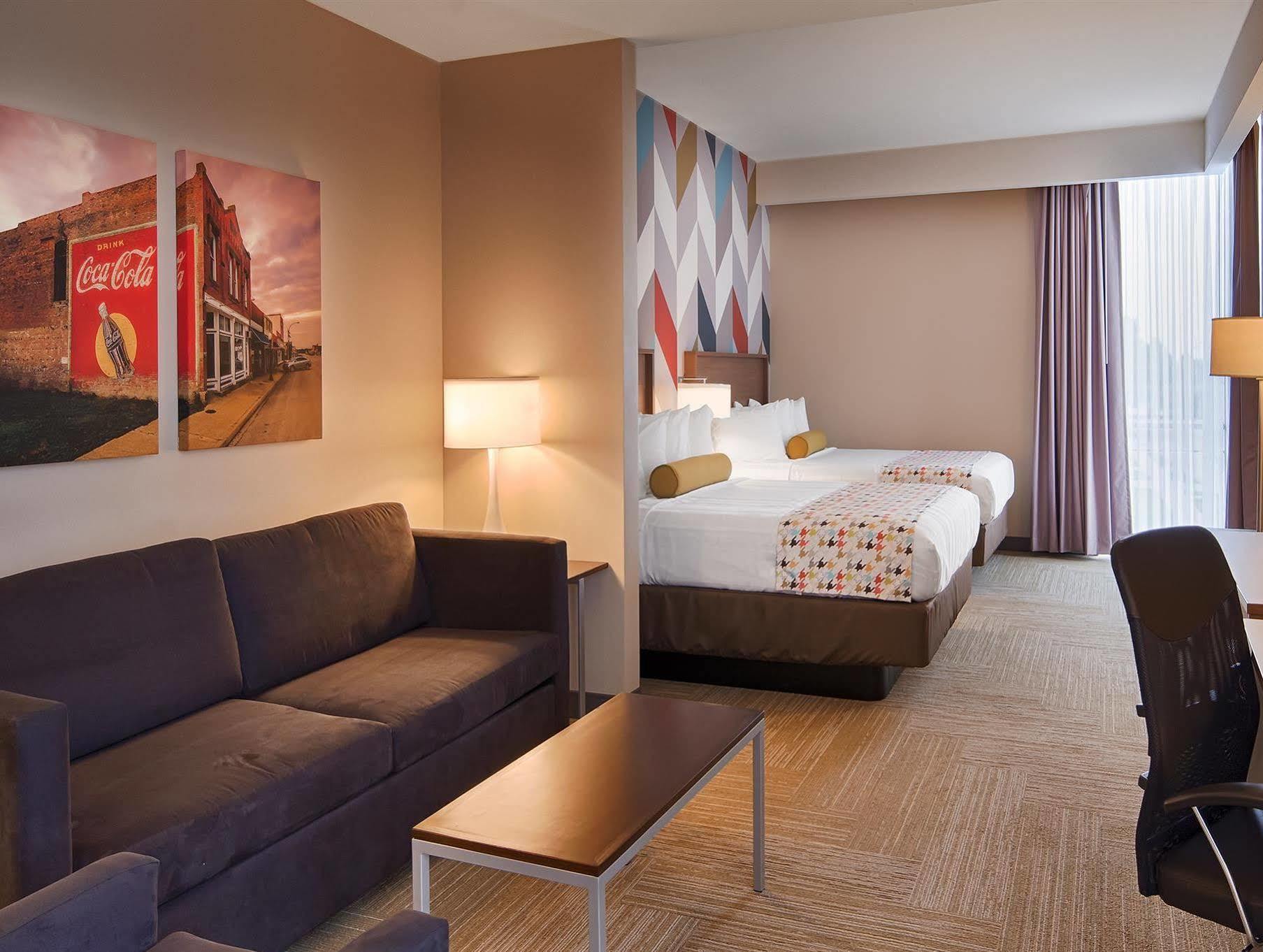 La Quinta Inn & Suites By Wyndham Tulsa Downtown - Route 66 Экстерьер фото